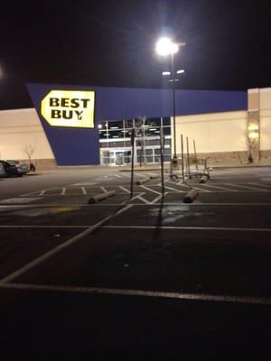 Best buy closes for the day.