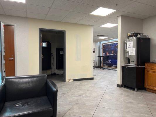 Waiting room (dump) at bob rohrman Gurnee Hyundai