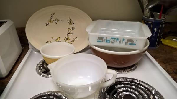 Vintage Pyrex, Fire King, Marcrest...got all these goodies for $15!!!