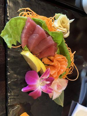 Omakase sashimi platter