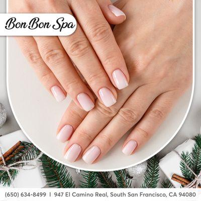 Refresh your look with nails that scream Christmas cheer and winter wonderland vibes! Perfect for the season of joy and sparkle.