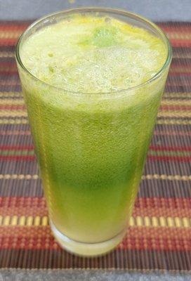 Antioxidant Juice is made with organic apples, kale, kiwi, cucumber and ginger root.