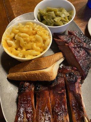 Rib and one meat plate (sliced brisket) with two sides: Mac and cheese and green beans.