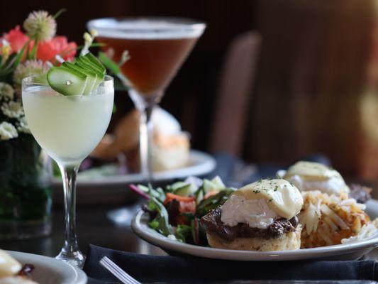 Barnetts Steak and Egg Benedict - Award-winning brunch and brunch cocktails this weekend from Saturday-Sunday!