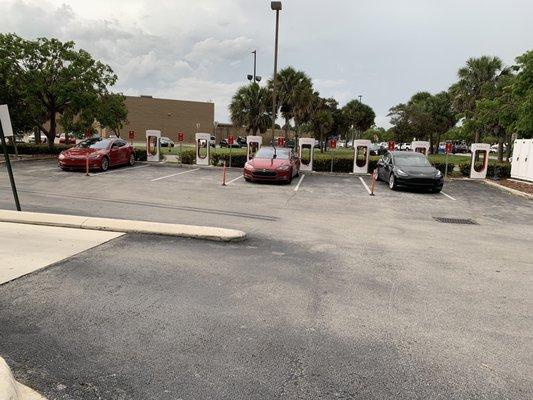 8 Tesla Supercharger stalls