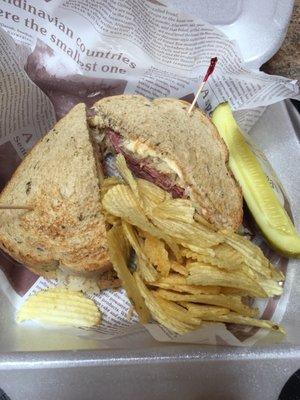 Reuben Sandwich (Full) with chips and pickle