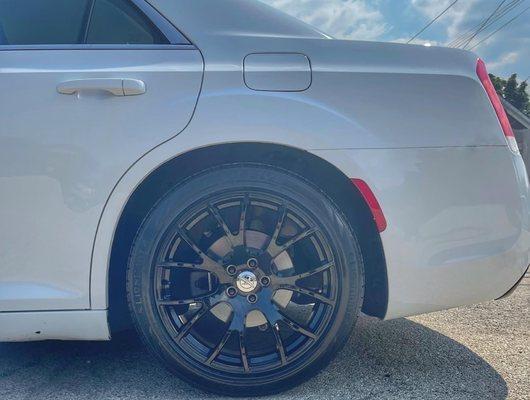 Chrysler 300 came in and walked out with some hellcat wheels!!!!!!!