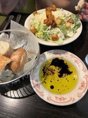 Warm bread, oil & vinegar and a big ass side clear salad