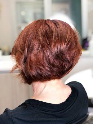 Dimensional red bob