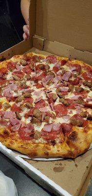 Meat lovers pizza 16"