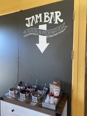 Yes, that's right there is a homemade jam bar!