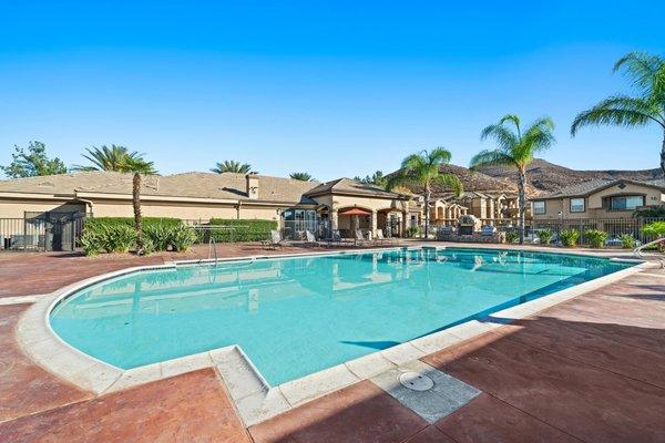 Antelope Ridge Apartments resort-style pool