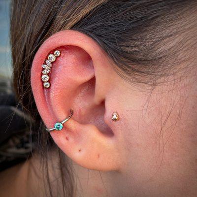 Fresh helix with a yellow gold and cz gem cluster from Anatometal! Pierced by JD.