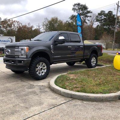 Put a set of 37x13.50x20 Nitto Mud Grapplers on this 2019 F250.