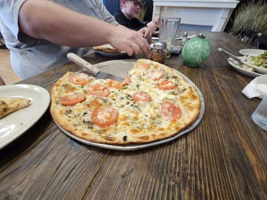 Chicken Alfredo pizza