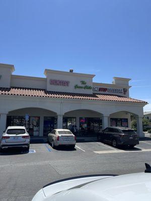 View front entrance area from the parking lot