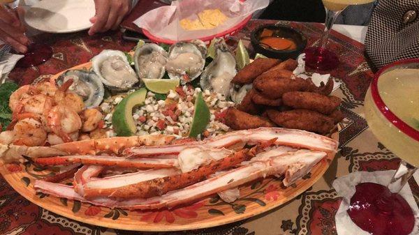 Mariscada / seafood platter .