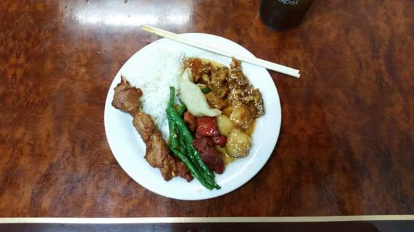 Selections from the Chinese buffet.