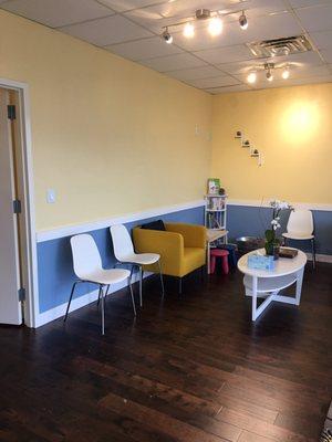 Lee&Milani family dentistry They have opened great dental clinic recently!!! Their interior helps people relieve and comfortable.