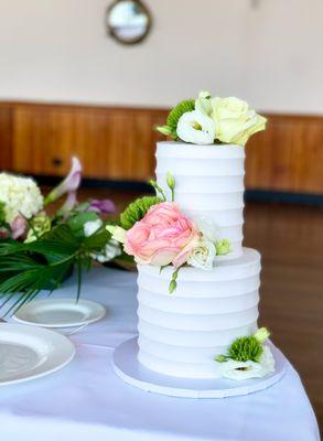 Textured with Fresh Flowers Wedding Cake