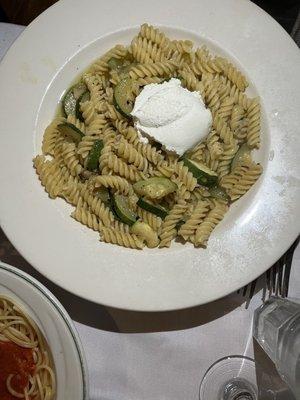 Pasta with zucchini and riotta