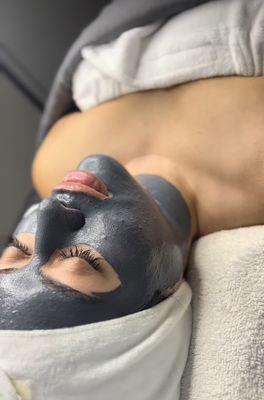 Detoxifying mask with Ashley