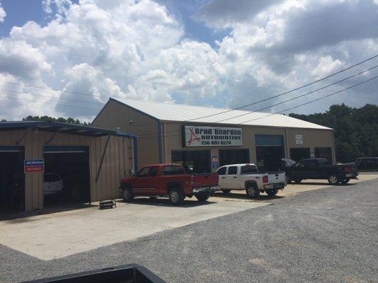 The Brad Bearden Automotive shop is ready to serve your automotive and truck repair needs!