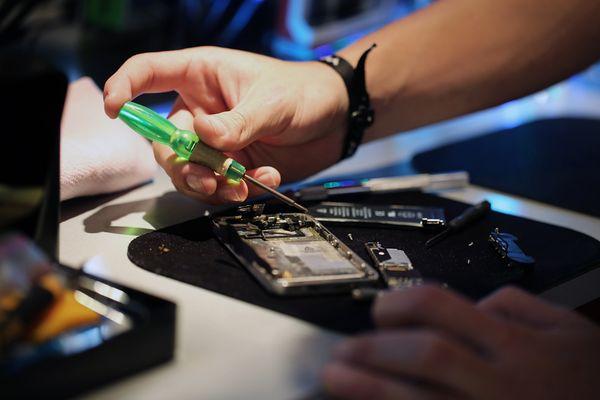 All Our Technicians have over 6 years of experience in phone repairs and computer repairs!