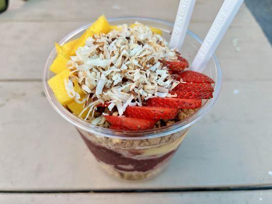 Large Jaws Acai bowl with lilikoi ice cream