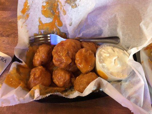 Boneless buffalo wings & blue cheese