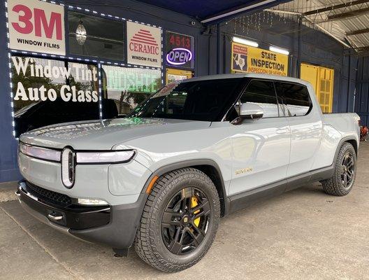 Rivian R1T Tinted With 3M Ceramic Film,
Fronts %25, Rears %50, Windshield %70
Roof Glass %15