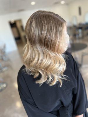 Lived-in blond highlights by Gwen.