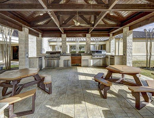 Cullen Oaks - Outdoor Kitchen & BBQ Grills