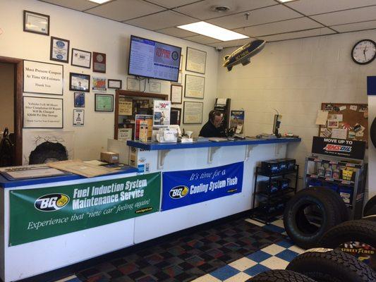 Tire Shop, Madison Heights, MI 48071