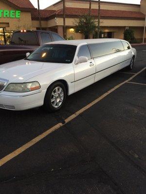 Lincoln Towncar 8 passenger stretch