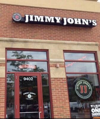 This JIMMY JOHN'S in Skokie, IL has the WORST EMPLOYEES EVER!!