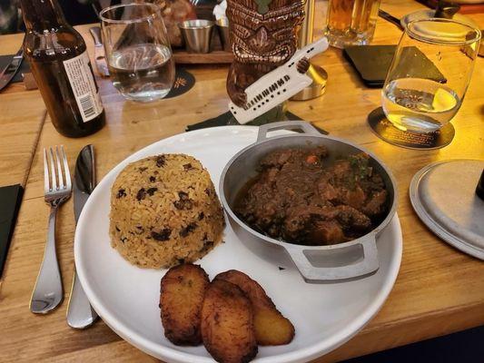 Oxtail, rice beans and plantains