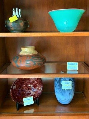 Vases and other baubles available to decorate your nest.