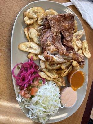 Pollo con Tajadas - delicious