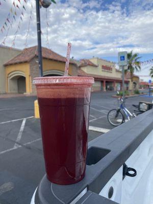 Vampiro: beets, carrots, celery, fresh orange juice and I added Kale.