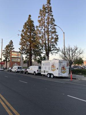 Other view of our food truck in the El Super plaza.