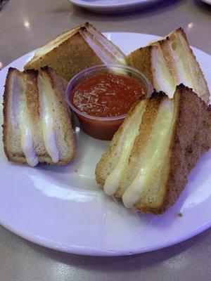 Mozzarella in carrozza- fried mozzarella sandwiches with marinara sauce