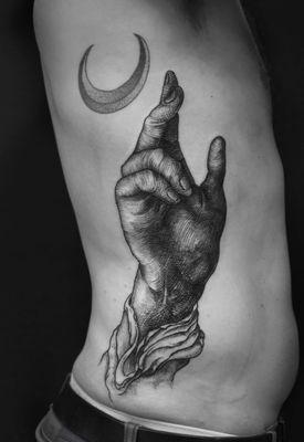 Tattoo by Frederico Rabelo. 
 #handtattoo #Blackwork #Etchingtattoo