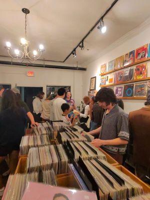 Cool crowd browsing records