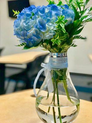 Light bulb vase - creative