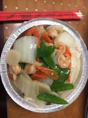 Shrimp and mixed vegetables lunch special