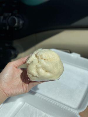 ig: @whatsviveating  |  bánh bao hấp trứng gà (steamed bun w egg)