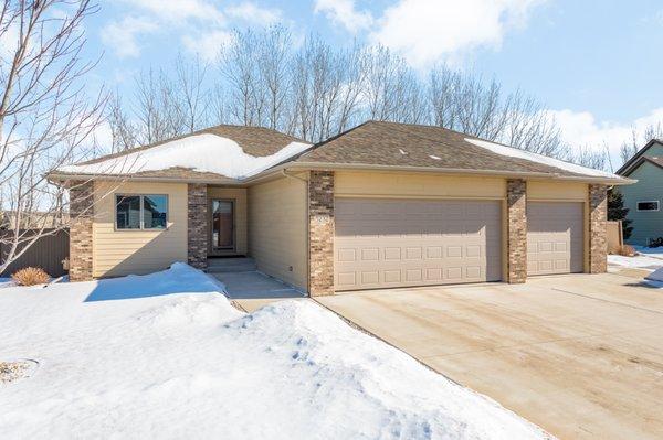 Long Awaited Paradise In This Richly Appointed Rnch #5232SWoodsedgeTrl. http://www.siouxfallsrealestateonline.com/property/21800863/?addrs=1