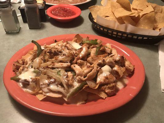 Chicken fajita nachos