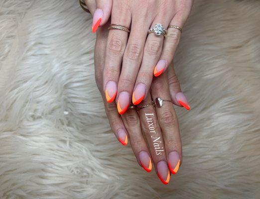 Nail Tech: Linda